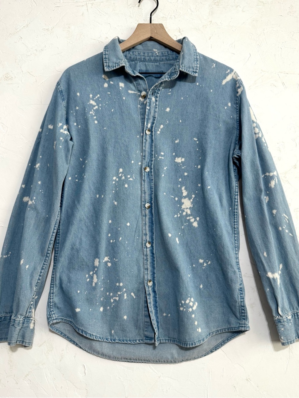 Women’s Bleach Splatter Denim Button Down Shirt Size M